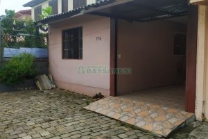 Casa com 80m², 2 dormitórios, 1 vaga, no bairro São Caetano em Caxias do Sul para Comprar