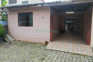 Casa com 80m², 2 dormitórios, 1 vaga, no bairro São Caetano em Caxias do Sul para Comprar