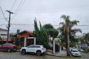 Casa com 229m², 3 dormitórios, 1 vaga, no bairro Cinqüentenário em Caxias do Sul para Comprar