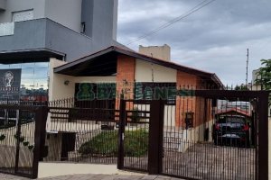 Casa com 256m², 4 dormitórios, 1 vaga, no bairro Santa Catarina em Caxias do Sul para Comprar