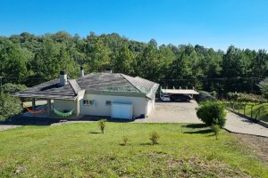 Chácara com 200m², 2 dormitórios, 2 vagas, no bairro Ana Rech em Caxias do Sul para Alugar ou Comprar