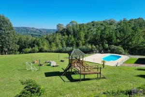 Chácara com 200m², 2 dormitórios, 2 vagas, no bairro Ana Rech em Caxias do Sul para Alugar ou Comprar