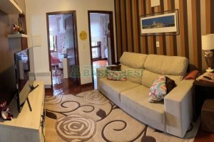 Casa com 350m², 3 dormitórios, 2 vagas, no bairro Desvio Rizzo em Caxias do Sul para Comprar