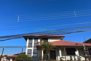 Casa com 350m², 3 dormitórios, 2 vagas, no bairro Desvio Rizzo em Caxias do Sul para Comprar