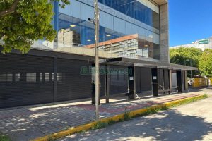 Loja com 697m², 6 vagas, no bairro São Pelegrino em Caxias do Sul para Alugar