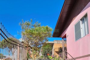 Casa com 188m², 3 dormitórios, 1 vaga, no bairro Jardim das Hortências em Caxias do Sul para Comprar