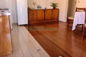 Casa com 188m², 3 dormitórios, 1 vaga, no bairro Jardim das Hortências em Caxias do Sul para Comprar