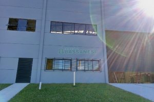 Pavilhão com 670m², no bairro Centenário em Caxias do Sul para Alugar