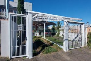 Sobrado com 57m², 2 dormitórios, 2 vagas, no bairro Santa Catarina em Caxias do Sul para Comprar