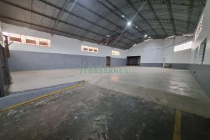 Pavilhão com 769m², no bairro São José em Caxias do Sul para Alugar