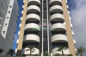 Apartamento com 115m², 3 dormitórios, 2 vagas, no bairro Vila Horn em Caxias do Sul para Comprar