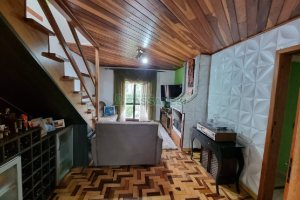 Casa com 295m², 4 dormitórios, 2 vagas, no bairro Charqueadas em Caxias do Sul para Comprar