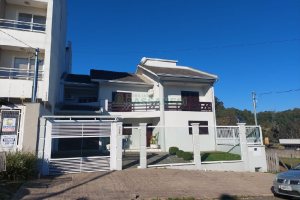 Casa com 240m², 3 dormitórios, 2 vagas, no bairro São Luiz em Caxias do Sul para Comprar