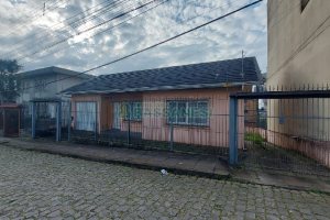 Casa com 209m², 3 dormitórios, 1 vaga, no bairro Rio Branco em Caxias do Sul para Comprar