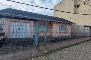 Casa com 209m², 3 dormitórios, 1 vaga, no bairro Rio Branco em Caxias do Sul para Comprar