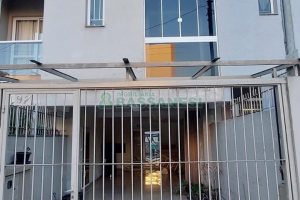 Sobrado com 83m², 2 dormitórios, 1 vaga, no bairro Desvio Rizzo em Caxias do Sul para Comprar