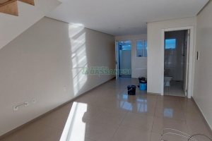 Sobrado com 83m², 2 dormitórios, 1 vaga, no bairro Desvio Rizzo em Caxias do Sul para Comprar