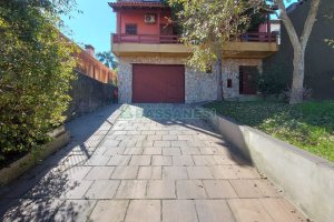 Casa com 405m², 3 dormitórios, 2 vagas, no bairro Rio Branco em Caxias do Sul para Comprar