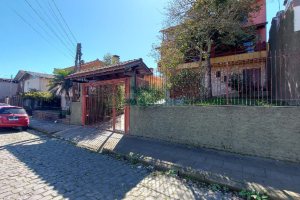 Casa com 405m², 3 dormitórios, 2 vagas, no bairro Rio Branco em Caxias do Sul para Comprar