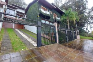 Sobrado com 164m², 3 dormitórios, 2 vagas, no bairro Santa Catarina em Caxias do Sul para Comprar