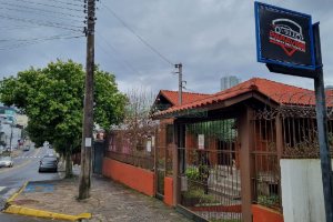 Casa com 130m², 3 dormitórios, 2 vagas, no bairro Cruzeiro em Caxias do Sul para Comprar