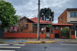 Casa com 130m², 3 dormitórios, 2 vagas, no bairro Cruzeiro em Caxias do Sul para Comprar