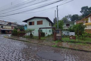 Casa com 189m², 7 dormitórios, 3 vagas, no bairro São Cristóvão em Caxias do Sul para Comprar