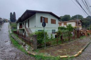 Casa com 189m², 7 dormitórios, 3 vagas, no bairro São Cristóvão em Caxias do Sul para Comprar