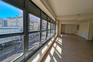 Sala com 104m², no bairro Centro em Caxias do Sul para Alugar ou Comprar
