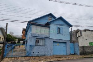 Casa com 200m², 3 dormitórios, 1 vaga, no bairro Nossa Senhora de Lourdes em Caxias do Sul para Comprar