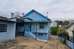 Casa com 200m², 3 dormitórios, 1 vaga, no bairro Nossa Senhora de Lourdes em Caxias do Sul para Comprar