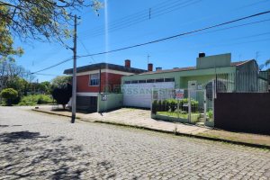 Casa com 205m², 3 dormitórios, 2 vagas, no bairro Cinqüentenário em Caxias do Sul para Comprar