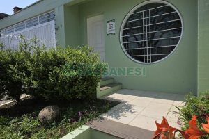 Casa com 205m², 3 dormitórios, 2 vagas, no bairro Cinqüentenário em Caxias do Sul para Comprar