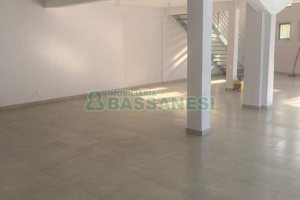 Loja com 233m², no bairro Jardelino Ramos em Caxias do Sul para Alugar