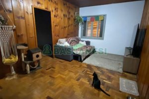 Casa com 387m², 1 dormitório, 2 vagas, no bairro Santa Catarina em Caxias do Sul para Comprar