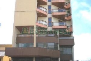 Loja com 450m², no bairro São Pelegrino em Caxias do Sul para Alugar