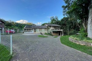 Casa Mobiliada com 130m², 3 dormitórios, 2 vagas, no bairro Linha 40 em Caxias do Sul para Alugar