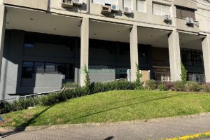Loja com 568m², no bairro São Pelegrino em Caxias do Sul para Alugar