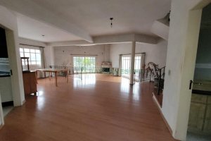 Casa com 200m², 5 dormitórios, 2 vagas, no bairro Charqueadas em Caxias do Sul para Alugar