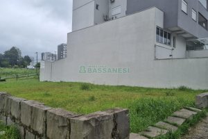 Terreno com 360m², no bairro Charqueadas em Caxias do Sul para Comprar