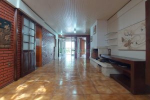 Casa com 250m², 3 dormitórios, 1 vaga, no bairro Esplanada em Caxias do Sul para Alugar