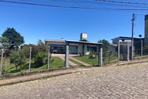 Casa, no bairro Santa Fé em Caxias do Sul para Comprar