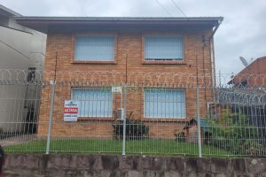 Casa com 250m², 3 dormitórios, 3 vagas, no bairro Cinqüentenário em Caxias do Sul para Comprar