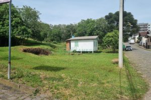 Terreno com 2193m², no bairro Cruzeiro em Caxias do Sul para Comprar