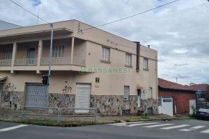 Casa com 300m², 4 dormitórios, 2 vagas, no bairro Centro em Caxias do Sul para Comprar