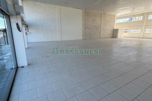 Loja com 400m², no bairro Cinqüentenário em Caxias do Sul para Alugar
