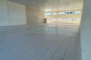 Loja com 400m², no bairro Cinqüentenário em Caxias do Sul para Alugar