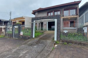 Casa com 382m², 3 vagas, no bairro Santa Catarina em Caxias do Sul para Comprar
