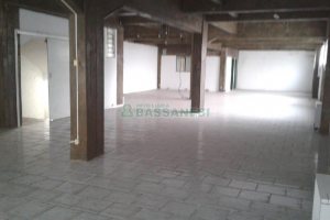 Loja com 270m², no bairro Exposição em Caxias do Sul para Alugar