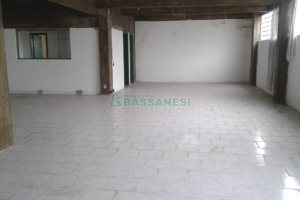 Loja com 270m², no bairro Exposição em Caxias do Sul para Alugar